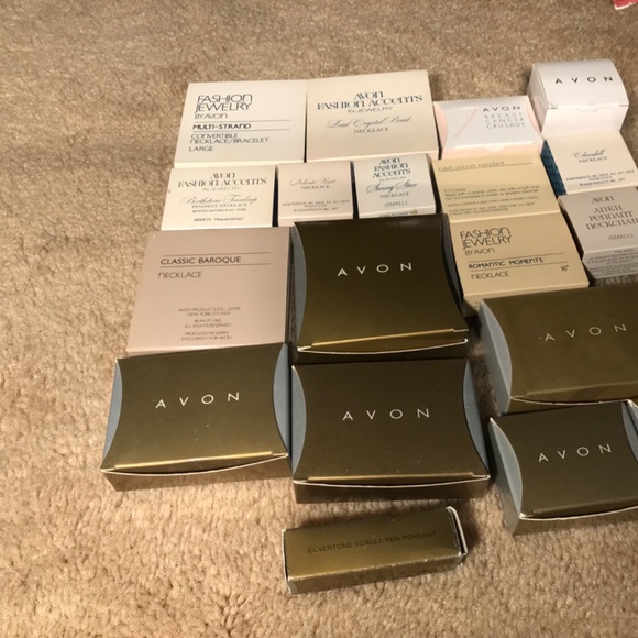 Lot of 38 Avon necklaces.  All in original box. - Picture 2 of 10